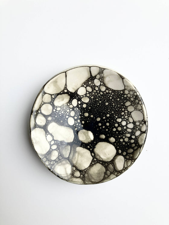 Bubble ring dish / plate: Black bubbles